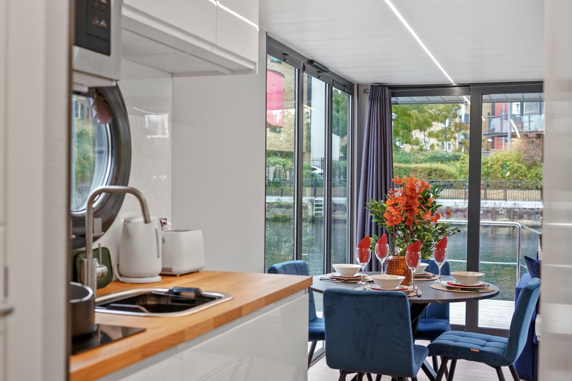Unique Water Lodge In London - Sleeps 6 Eksteriør bilde